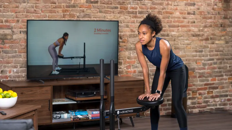 The db method reviews machine showing cushioned seat and squat position