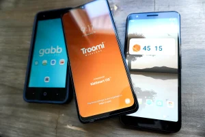 Comparison of Gabb Phone and regular smartphone